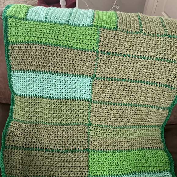 “Cactus” Multi-Green Colors-throw- handmade by JulzyRaye- OS - Picture 3 of 10